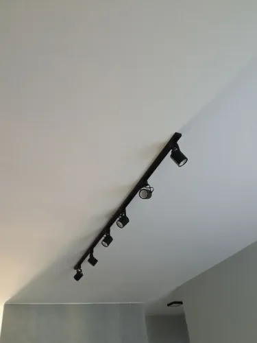 Vende se trilho novo cor preto 