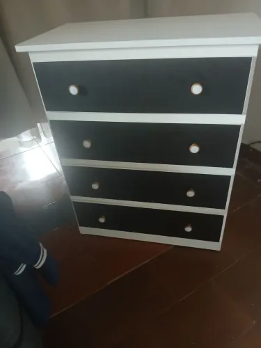 Vendo uma cômoda