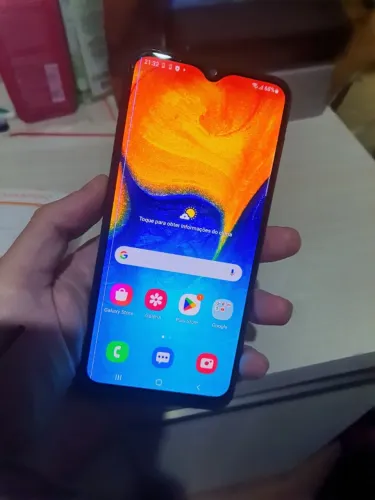SAMSUNG A20 TODO ORIGINAL !! TUDO OK APENAS UMA LINHA NO CANTO NAO INTERFERE NO USO !!!