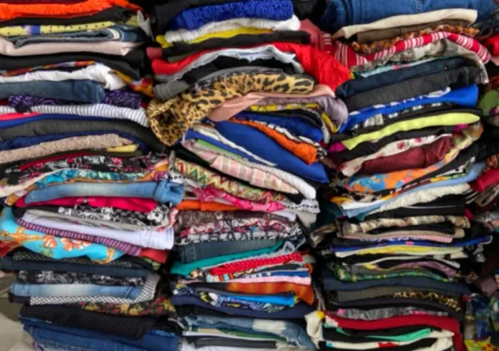 vendo70 peças roupas para bazar + doação 50 peças 