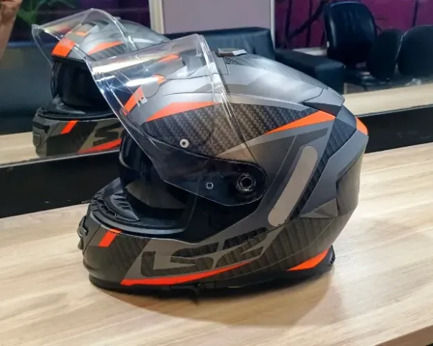 Capacete LS2 Storm em ótimo estado