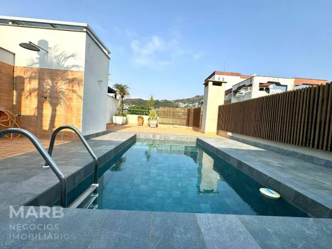 Cobertura com 3 dormitórios à venda, 277 m² por R$ 3.350.000,00 - Beira Mar - Florianópoli