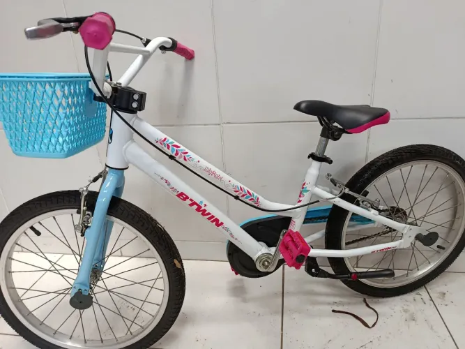 Bicicleta aro 20 b,twin praticamente nova