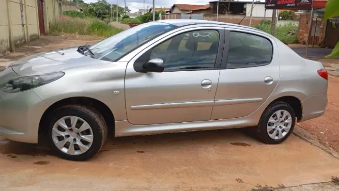 Peugeot 207 Sedan Passion XR 1.4 Flex 8V 4P 2012