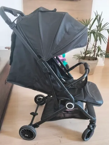 Carrinho de bebê passeio