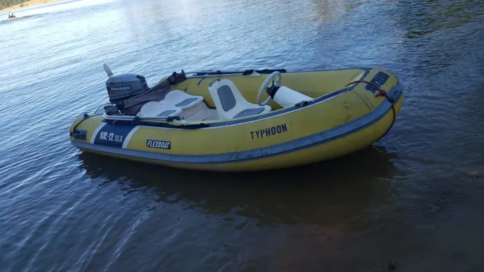 Bote 1996 FlexBoat, 3 lugares, ótimo estado.