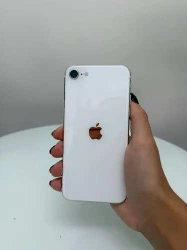 iPhone SE 2° geração  128GB  75% saúde da bateria  Cor branco   Sem marcas de uso