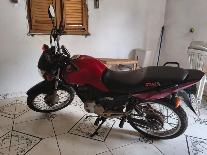 Moto em bom estado , bem conservado , moto boa pro seu dia a dia 