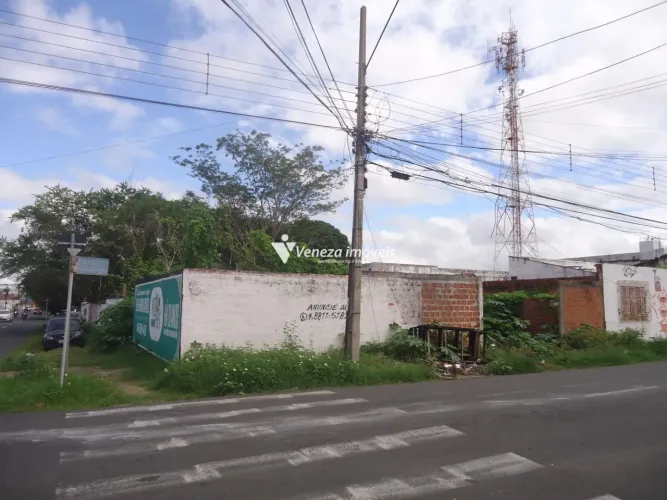 Terreno Comercial de Esquina no Centro (Sul) para aluguel