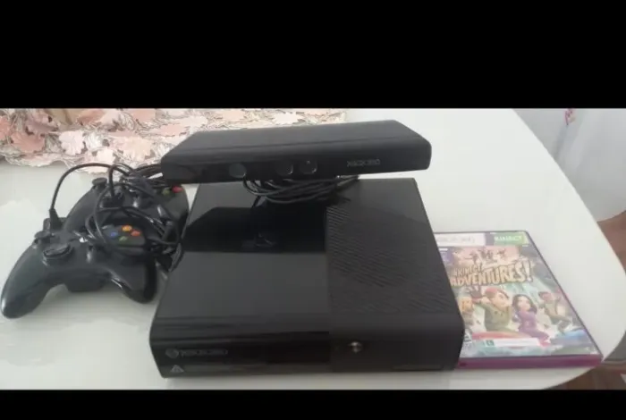 Xbox 360 dois controles e kinect 