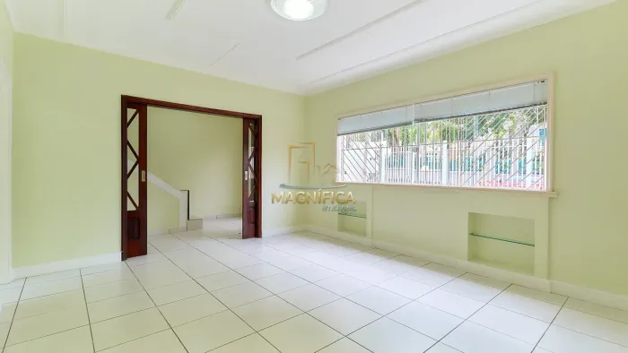 Casa Comercial - CentroQue tal montar sua empresa bem no centro de Curitiba?!Ótima localiz