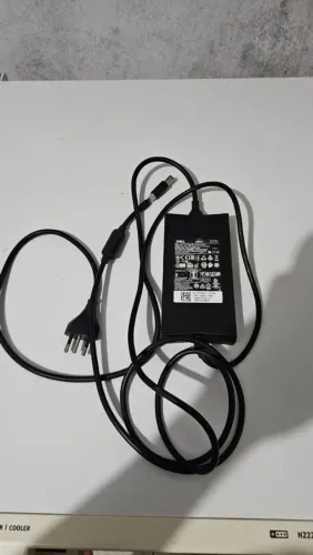fonte dell original 130w - testada em stress (detalhe no cabo)