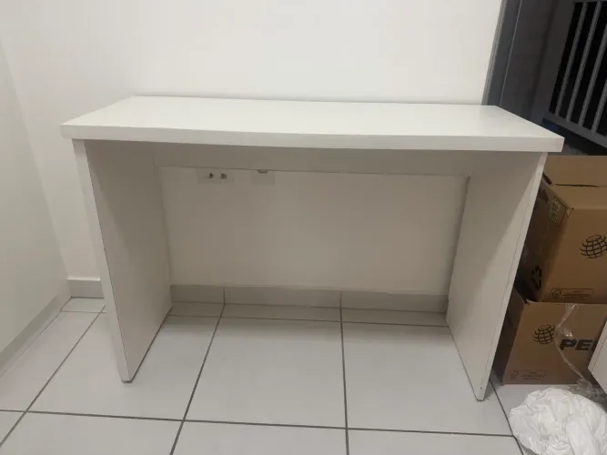 Vendo escrivaninha branca