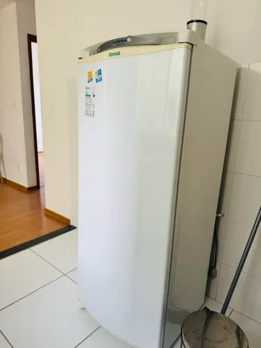 Vendo geladeira Frosfree em excelente qualidade 