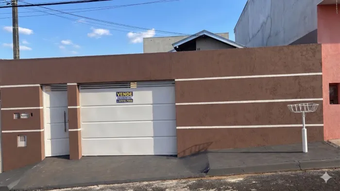 Casa à Venda em Araraquara, 2 Quartos, Terreno 200m² - Adalberto Roxo