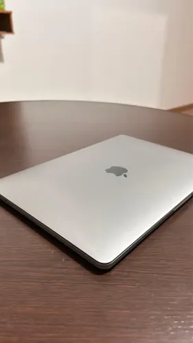 MacBook Pro 13? (2016) - 4 portas Thunderbolt | Touch Bar