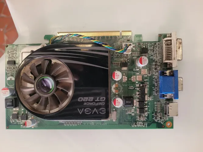 PLACA DE VIDEO GEFORCE GT220