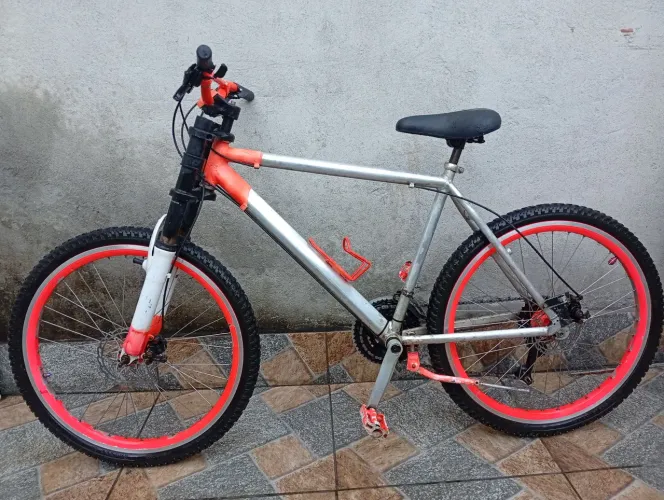 Bicicleta aro 26 de alumínio