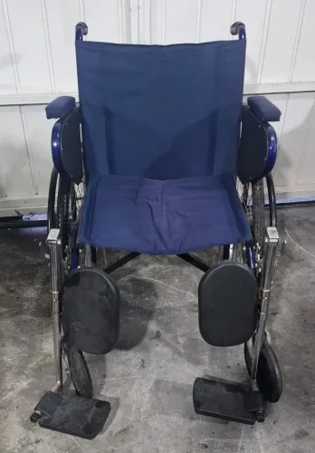 Cadeira rodas com apoio perna 