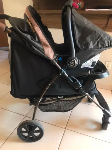 Vendo carrinho com bebê conforto Galzerano romano preto cobre