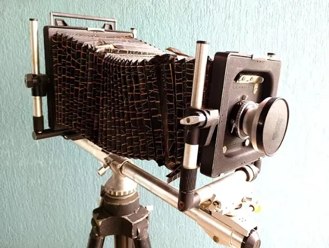 Câmera de Grande Formato Linhof Kardan Bi-System 4x5 + Lente Schneider 121mm f/8 + Tripé P