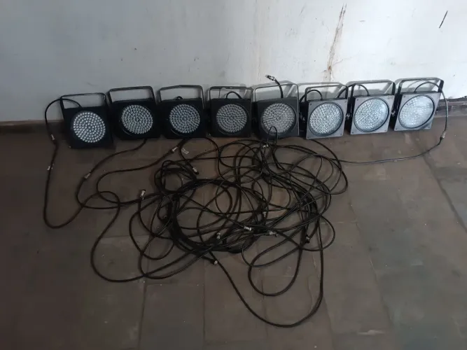 JOGO DE 8 REFLETORES PARLEDS + MESA CONTROLADORA  DMX