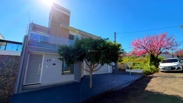 SOBRADO À VENDA NO JARDIM FLAMINGOS EM APUCARANA.