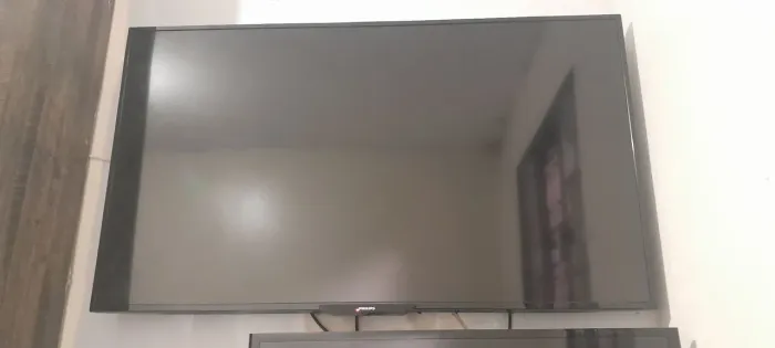 Vendo TV de 50 Polegada ,não é smart ,mas acompanha aparelho q vira smart ..