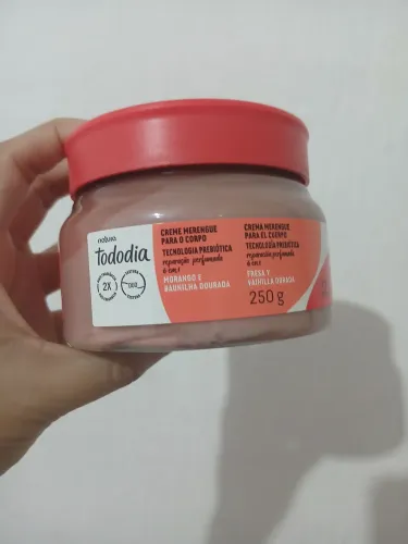 CREME MERENGUE MORANGO E BAUNILHA DOURADA 