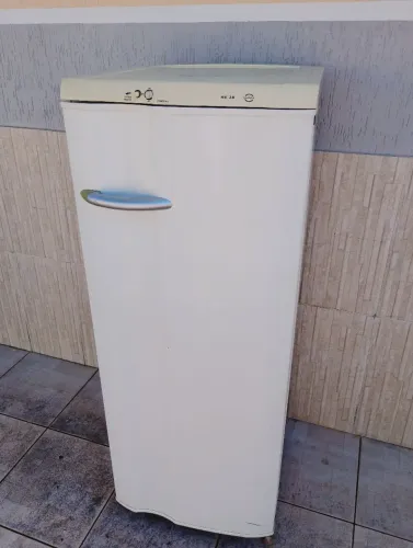 Geladeira Electrolux 240 litros