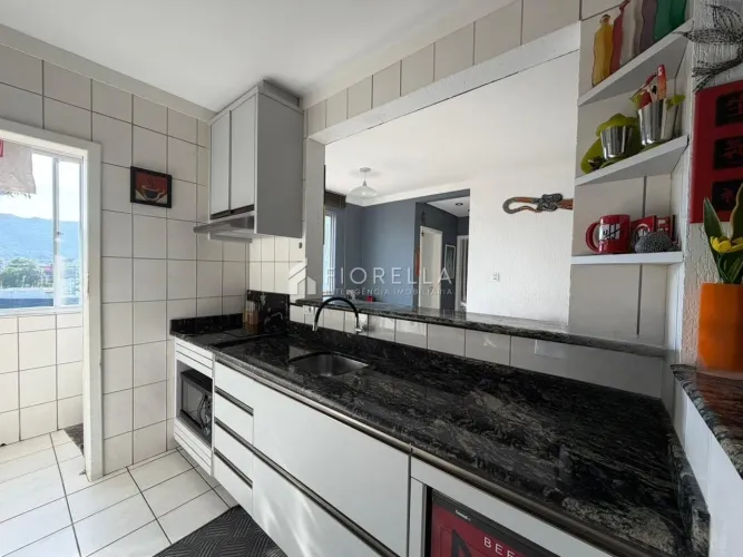 Apartamento com 02 Dormitórios, 01 vaga, no bairro Kobrasol - São José/SC.