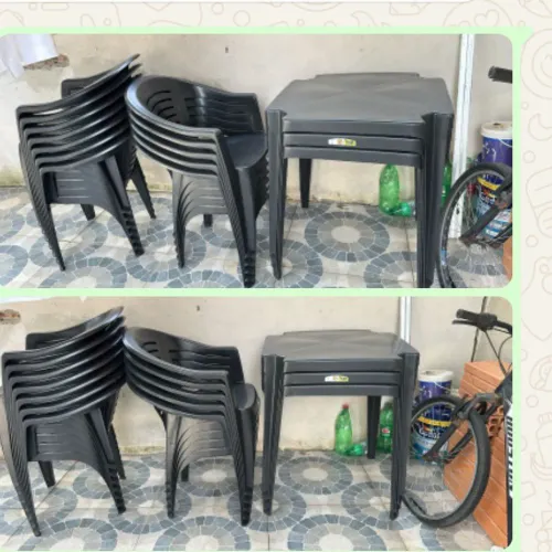 Vendo 2 jogos de mesa com cadeira tipo poltrona .