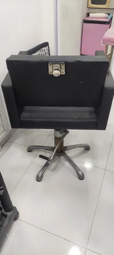 Cadeira da marca van de velt, funcionando perfeitamente tem o encosto de cabeça.