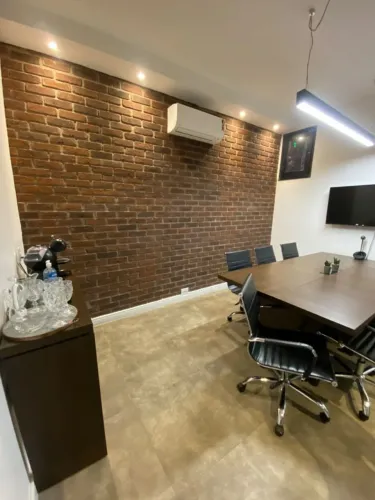 Sala para compartilhar, ideal para arquiteto, engenharia, ADM etc