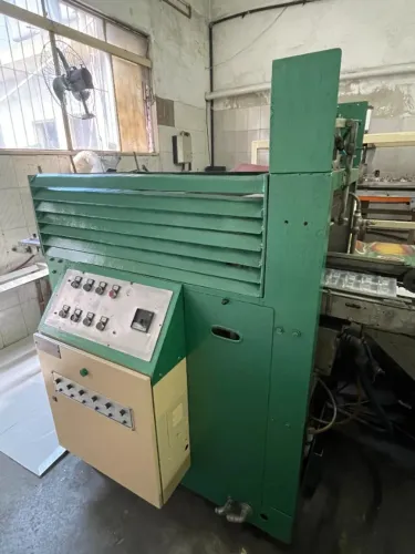 MAQUINA THERMO FORMADODA DE CORRENTE  VACUUM FORMING FORME
