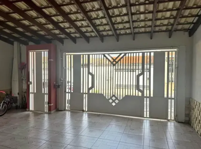 CASA À VENDA EM MARINGÁ
