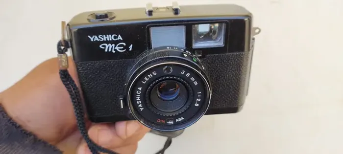 Câmera antiga yashica me1