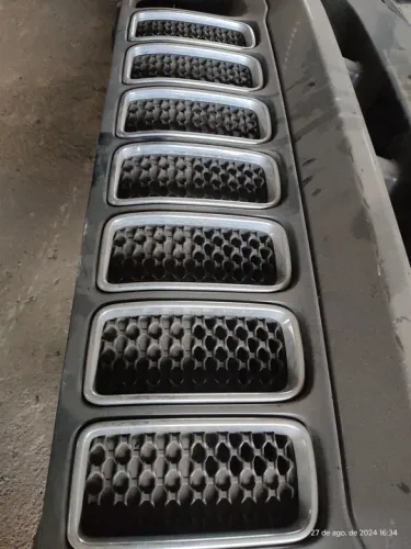 moldura cromada da grade jeep Renegade
