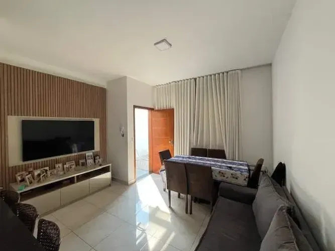 Casa geminada à venda, 3 quartos, 1 suíte, Novo Centro - Santa Luzia/MG