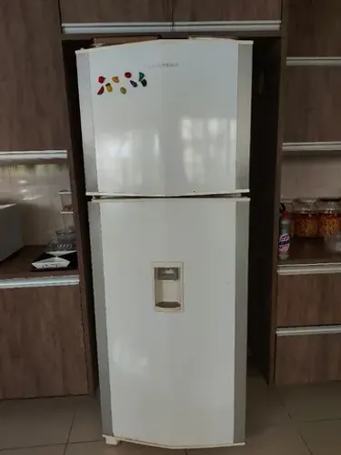 Geladeira Brastemp 480l Duplex Frost Free com água gelada na porta