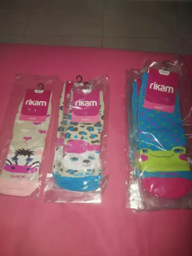 Meia soquete divertida rikam