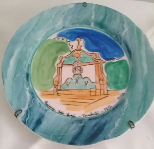 Prato antigo pintado a mão
