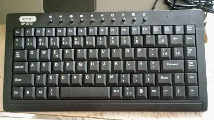 Mini Teclado Usb Multimidia Padrão Abnt2 Knup Kp-2013 Preto
