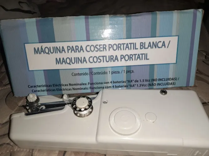 LMáquina de Costura Portátil Branca
