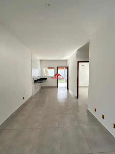 CASA TÉRREA À VENDA, 2 SUÍTES, 80M² PRIVATIVOS, RECÉM CONSTRUÍDA, BAIRRO JARDIM COMODORO, 