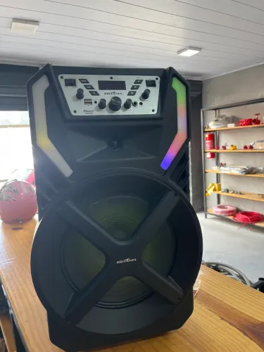 Caixinha de Som Britânia 