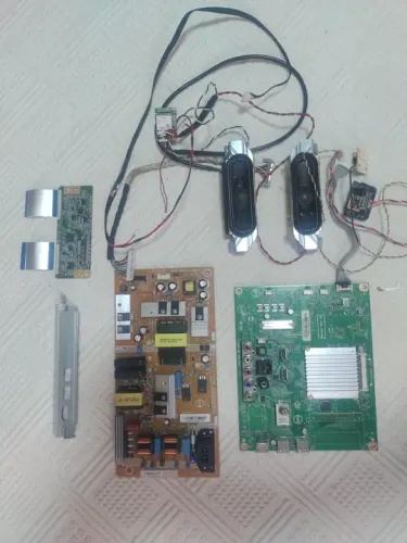 Kit de placas e cabos Smart TV AOC 43 polegadas.