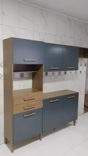 Armário de cozinha moderno e funcional completo com balcão