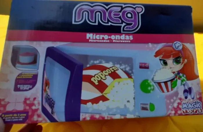 Micro-ondas Infantil Moranguita da Magic Toys, 3 anos +
