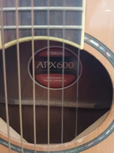 Violão Yamaha Apx 600